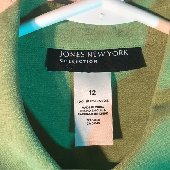 Jones New York Collection 🫒 Short Sleeve Button Down Blouse Sz 12 olive green - Picture 3 of 7